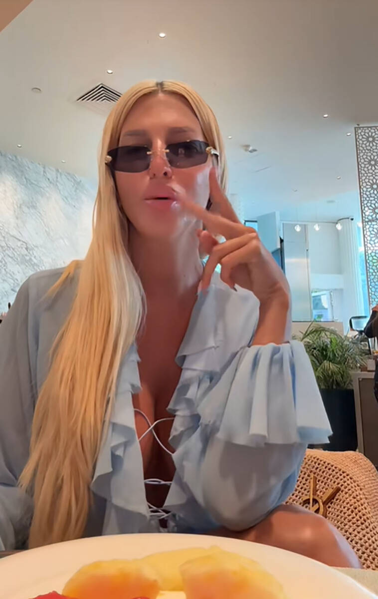 Jelena Karleuša u šopingu u Dubaiju  (3).jpg