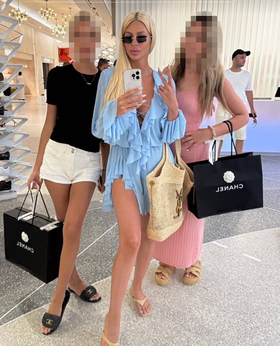 Jelena Karleuša u šopingu u Dubaiju  (1).png