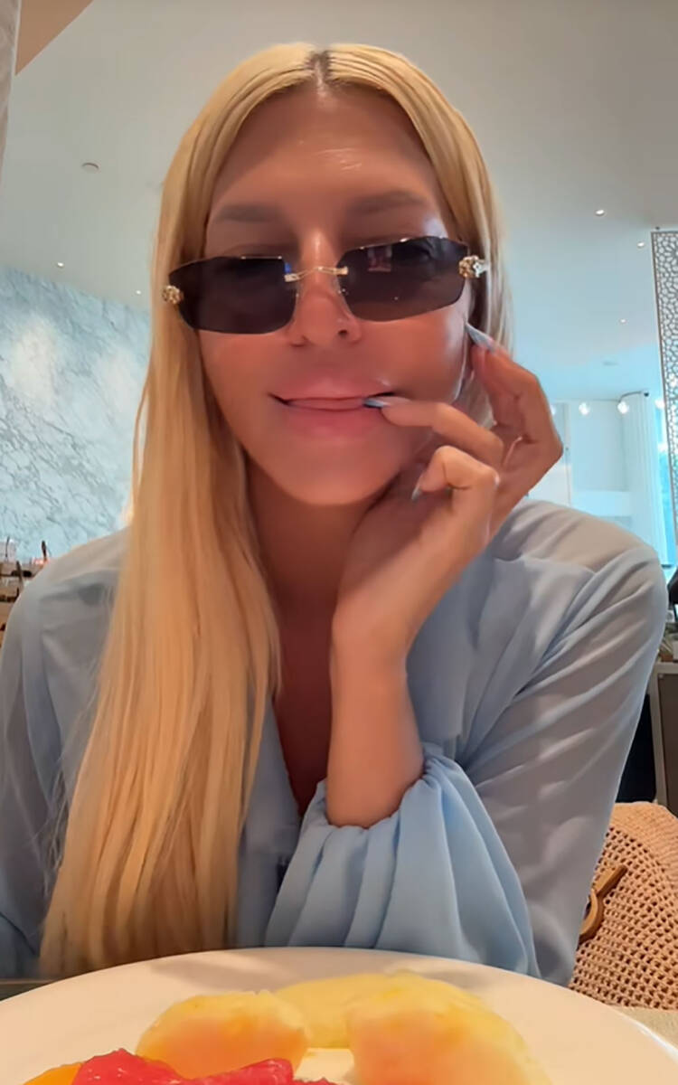 Jelena Karleuša u šopingu u Dubaiju  (1).jpg