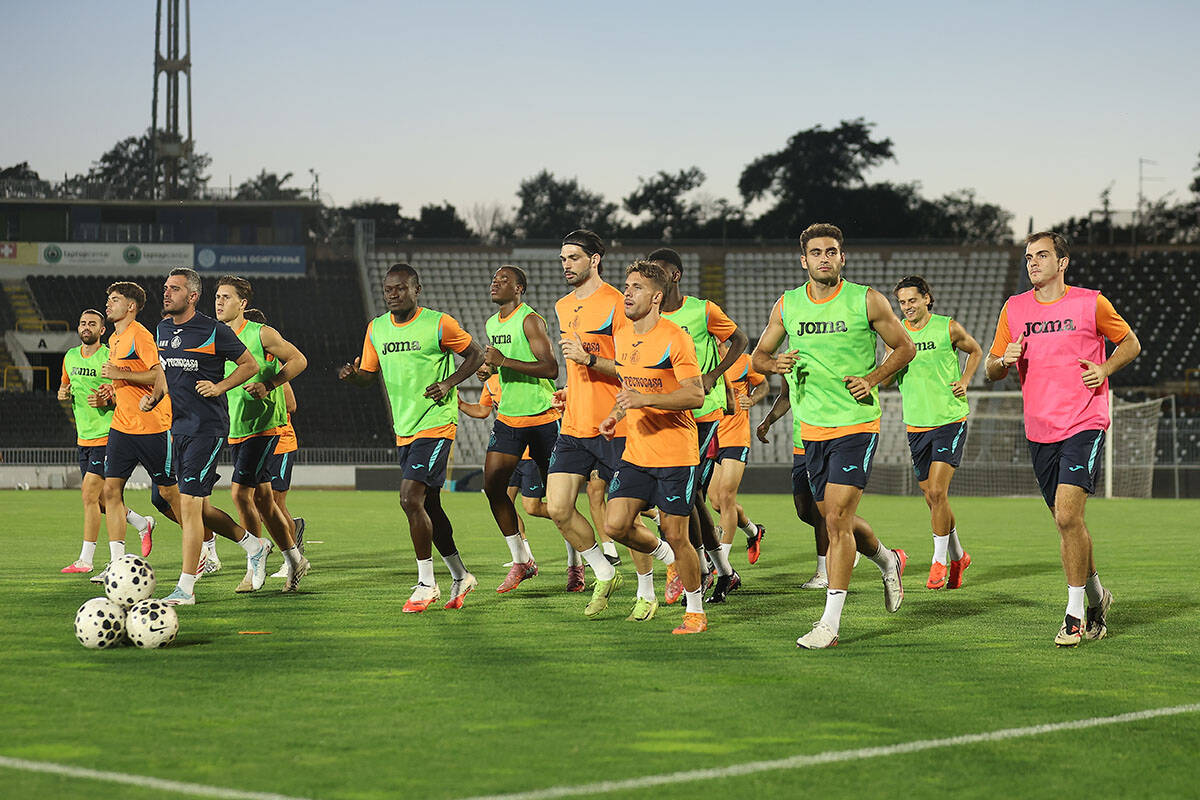 Fudbaleri Hetafea treniraju na stadionu Partizana u Humskoj pred revanš plej-ofa za ulazak u Konferencijsku ligu