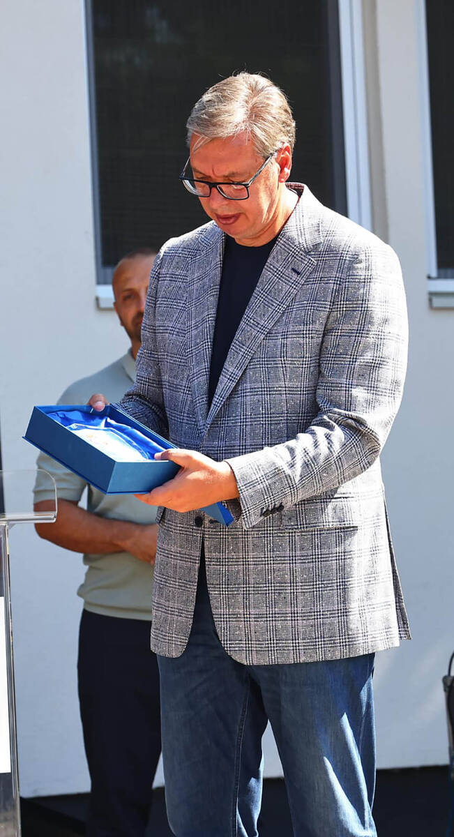 aleksandar vučić u centru za razminiranje (6).jpg