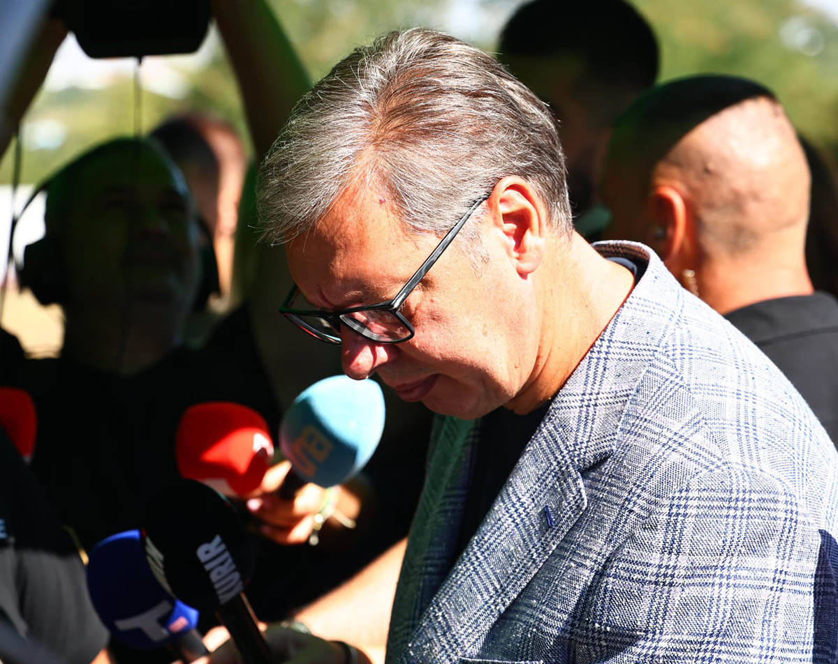 aleksandar vučić u centru za razminiranje (10).jpg
