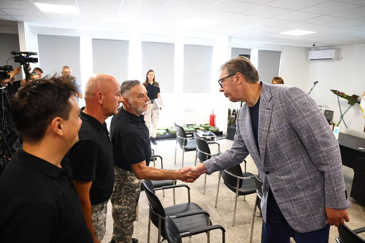aleksandar vučić u centru za razminiranje (16).jpg