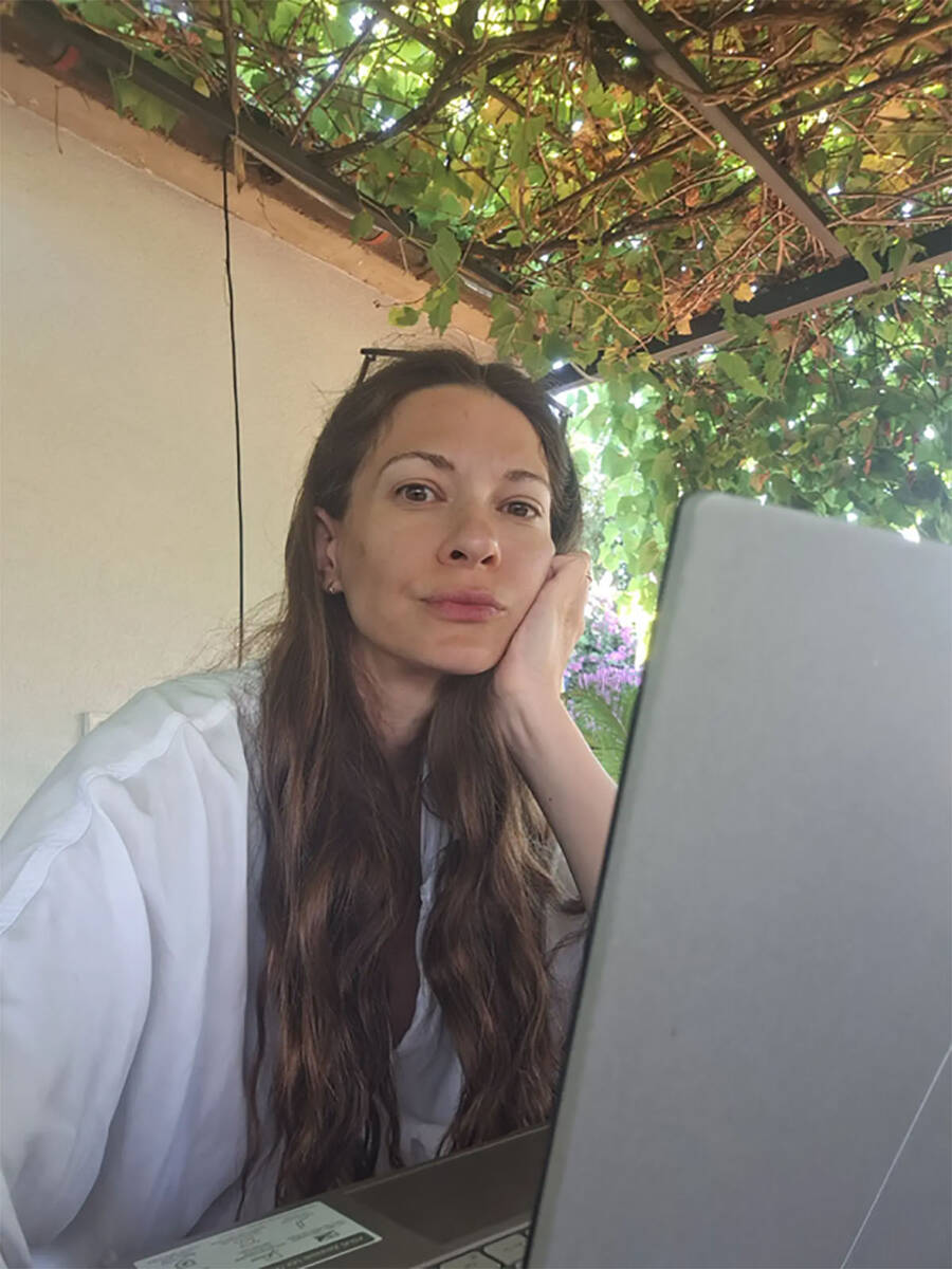 Sara Renar  (2).jpg