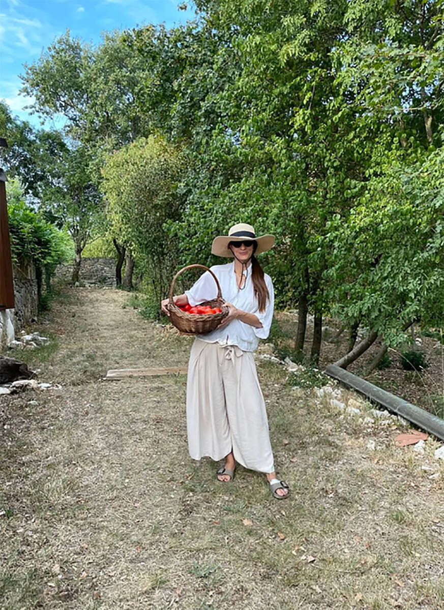 Sara Renar  (4).jpg