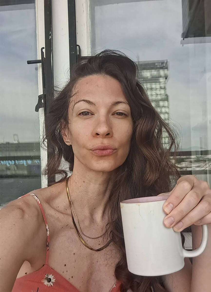 Sara Renar  (5).jpg