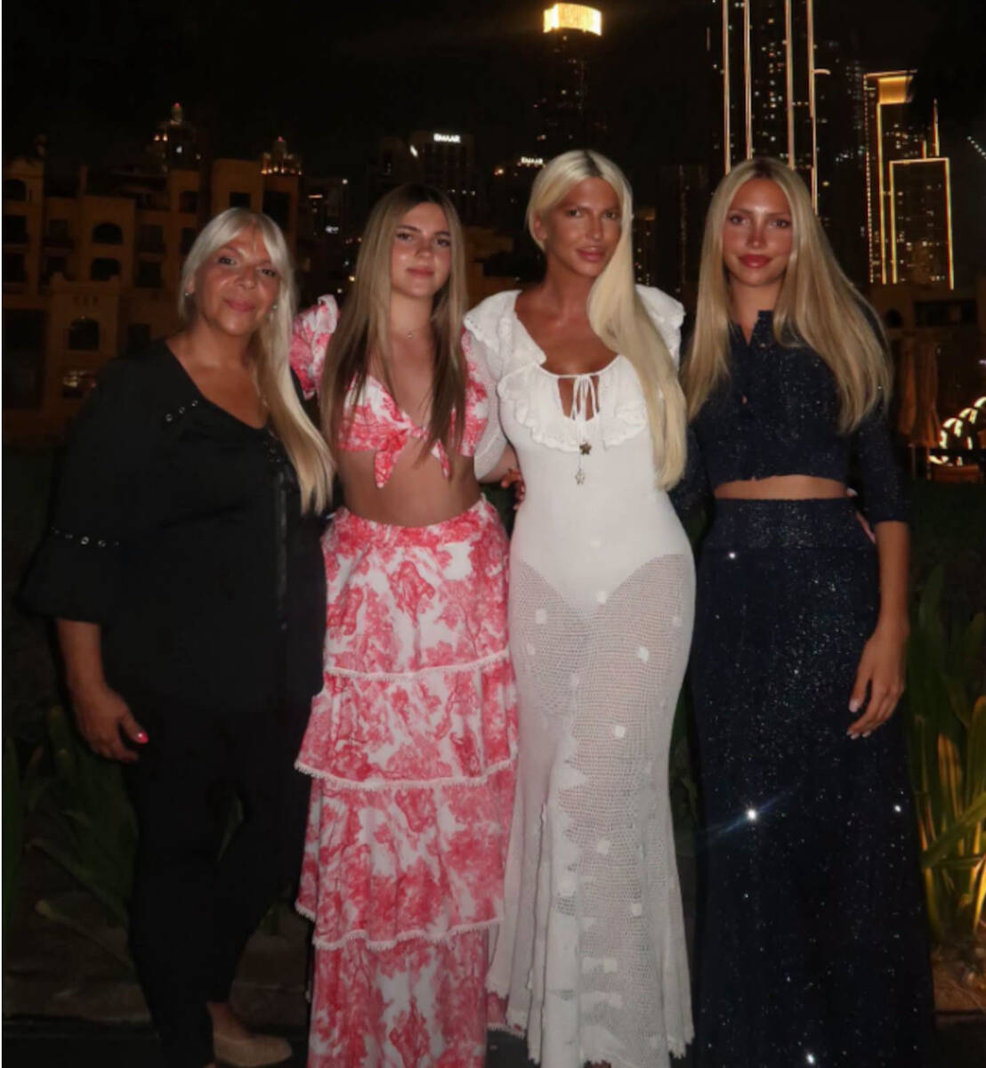 Jelena Karleuša ćerke Atina Nika tetka.jpg