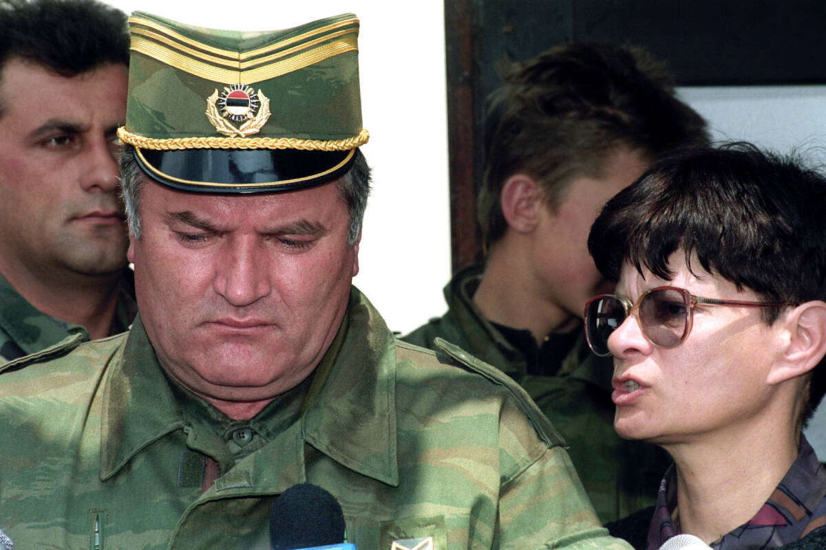 Ratko Mladić sa prevoditeljkom u Bosni