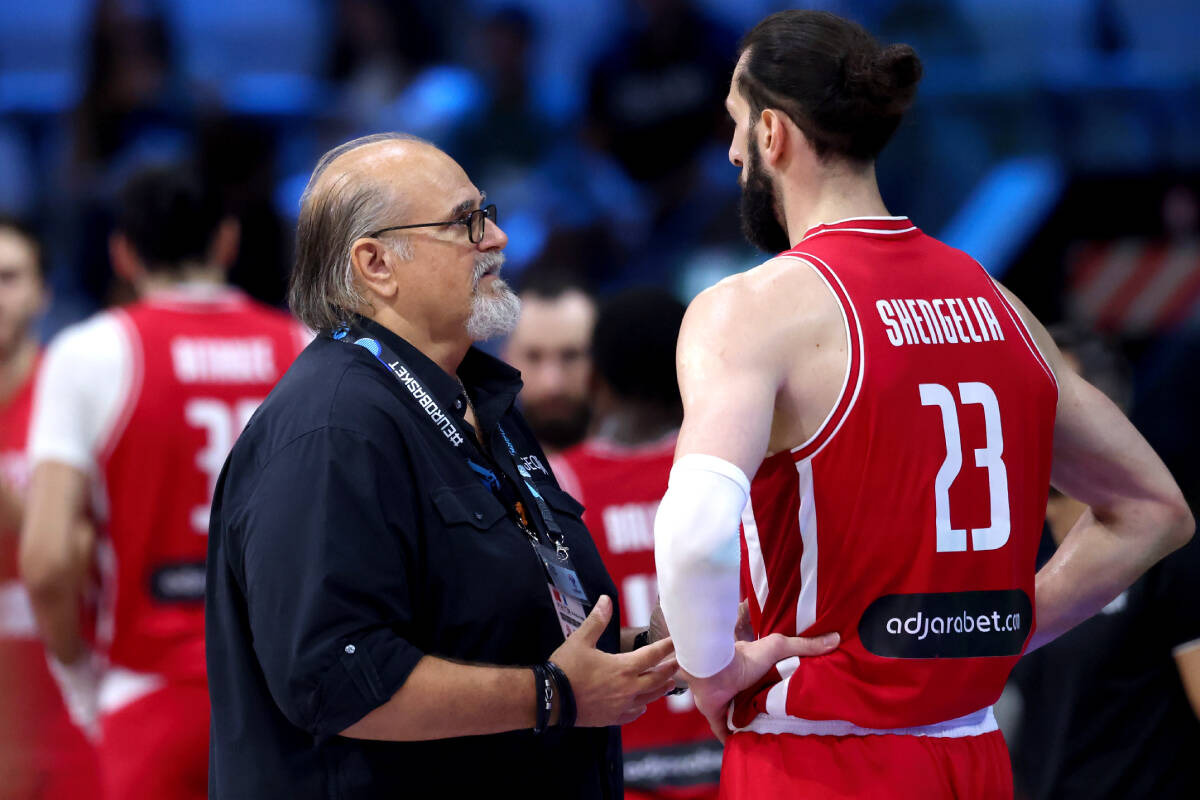 Aleksandar Džikić i Tornike Šengelija razgovaraju na utakmici u Gruziji