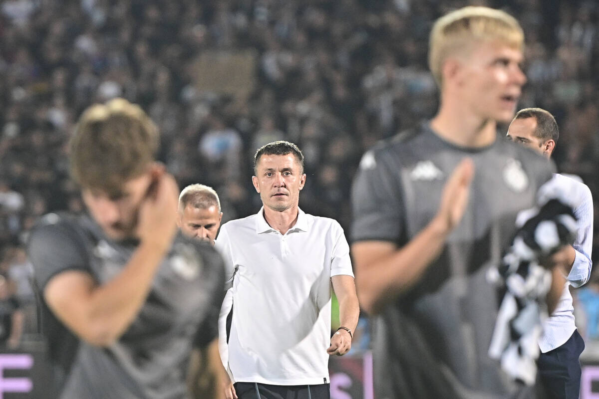 Saša Ilić izvodi ekipu Partizana na teren protiv Hetafea