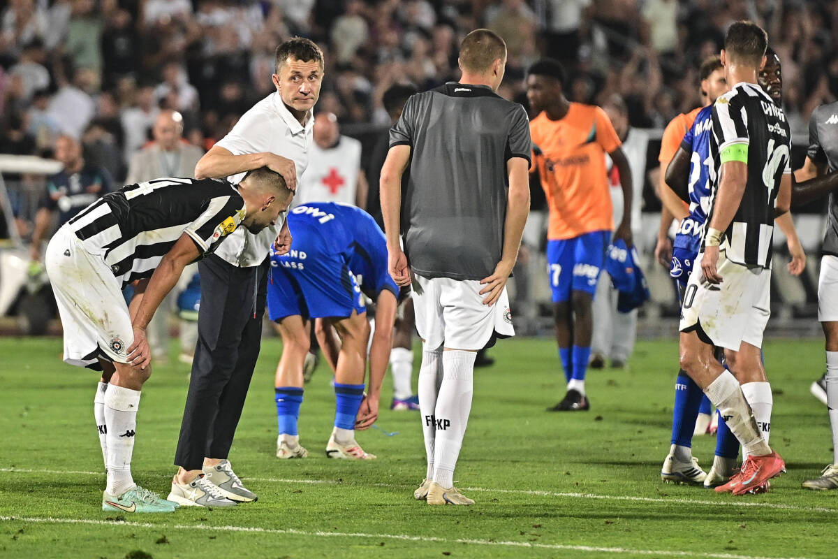 Saša Ilić teši fudbalere Partizana posle Hetafea