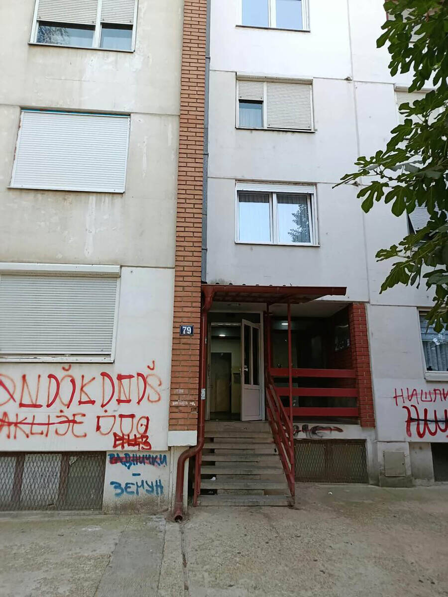 Zgrada u Nišu u kojoj su nađena tela majke i sina (4).jpg