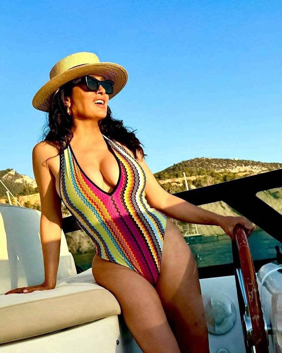 Salma Hajek u kupaćem