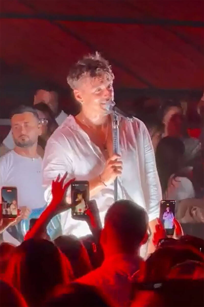Adi Šoše koncert u Botaničkoj bašti (7).jpg