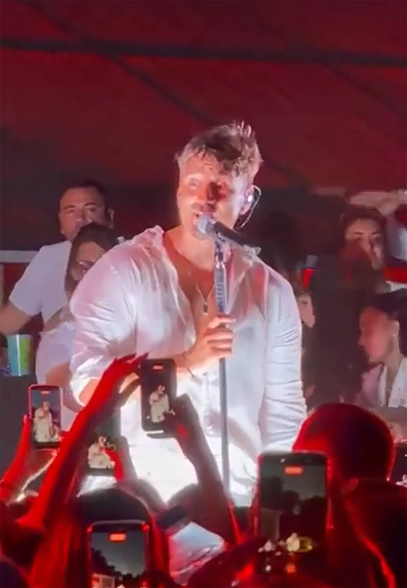Adi Šoše koncert u Botaničkoj bašti (8).jpg