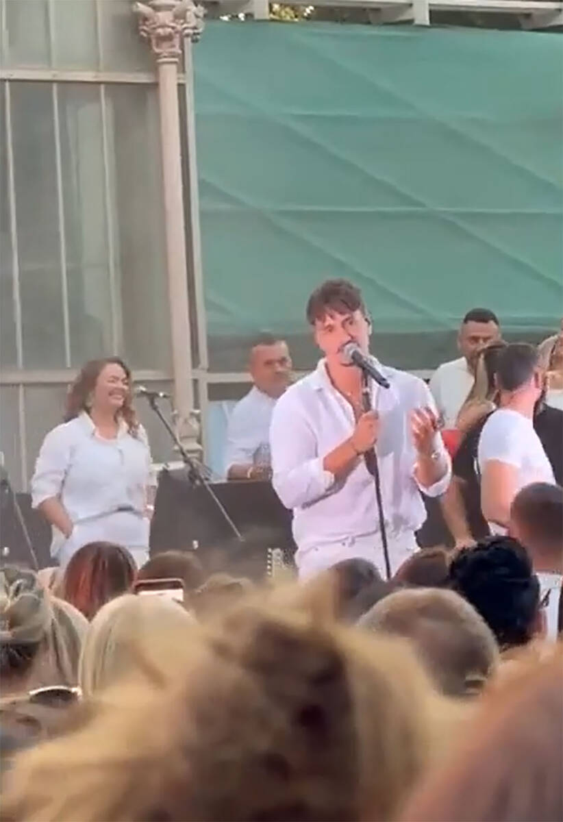 Adi Šoše koncert u Botaničkoj bašti (1).jpg