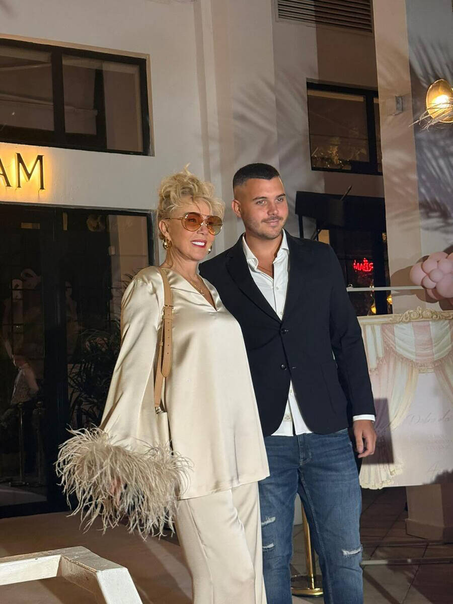 Lepa Brena stigla na proslavu rođendana ćerke Aleksandre Prijović (6).jpg