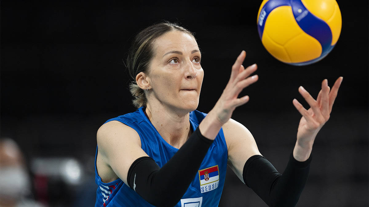 Maja Ognjenović servira na Olimpijskim igrama