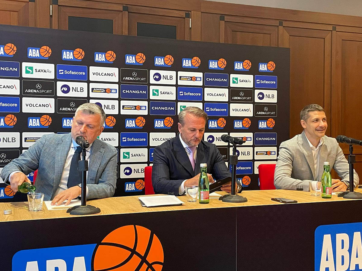 Ostoja Mijailović konferencija u Ljubljani (5).jpg