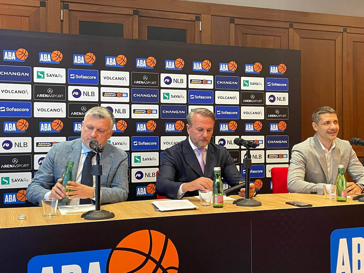 Ostoja Mijailović konferencija u Ljubljani (7).jpg
