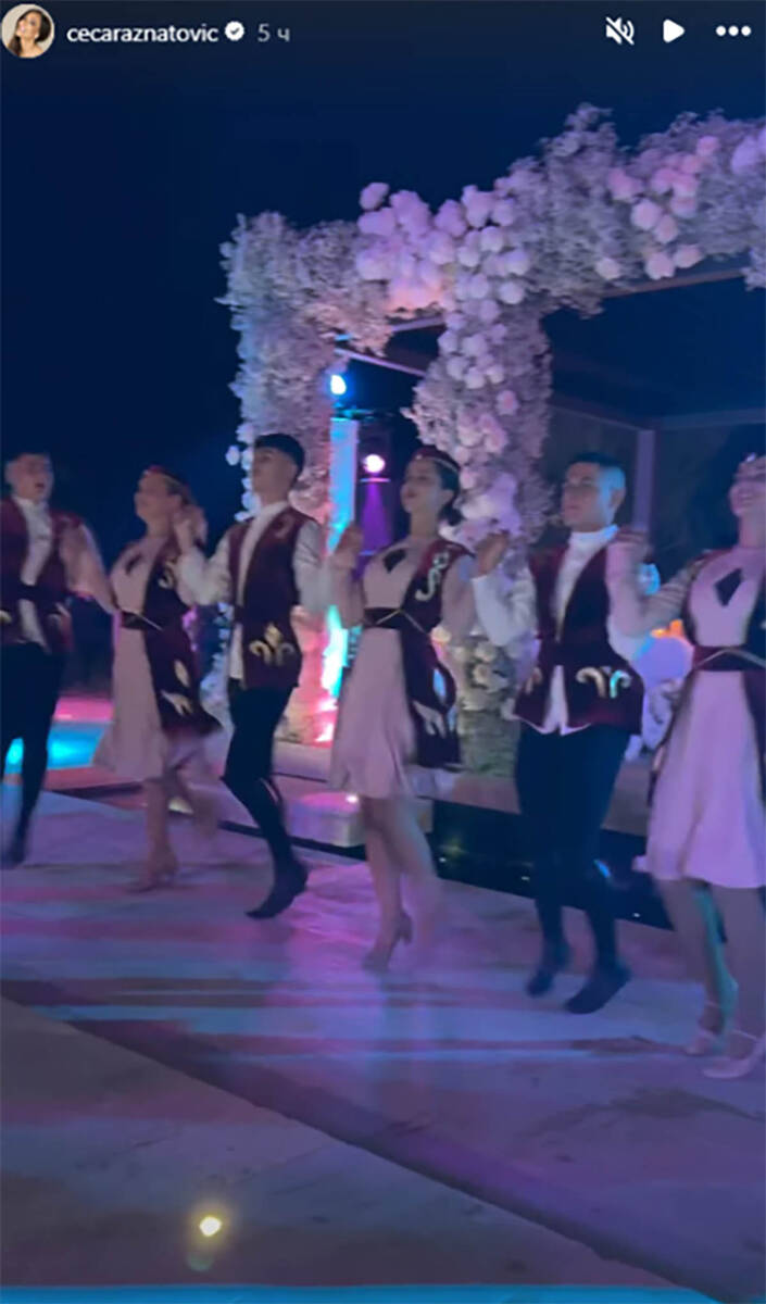 Ceca Ražnatović, Veljko i Lidija Ocokoljić na svadbi na Kipru (1).jpg