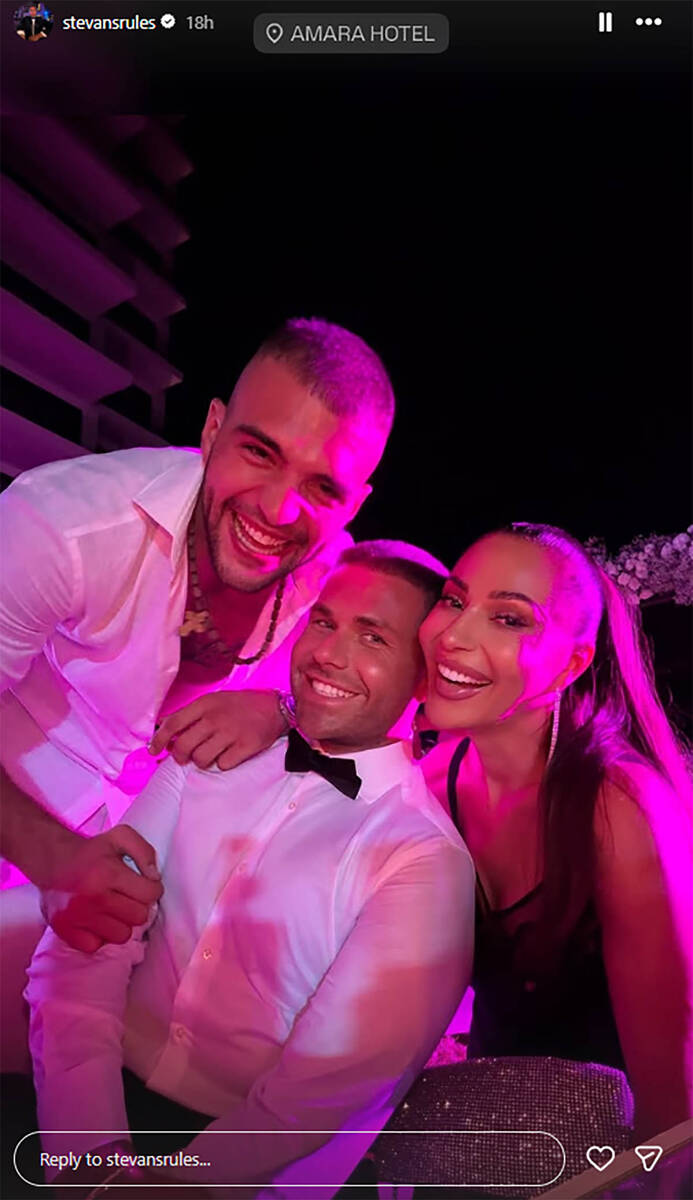 Ceca Ražnatović, Veljko i Lidija Ocokoljić na svadbi na Kipru (5).jpg
