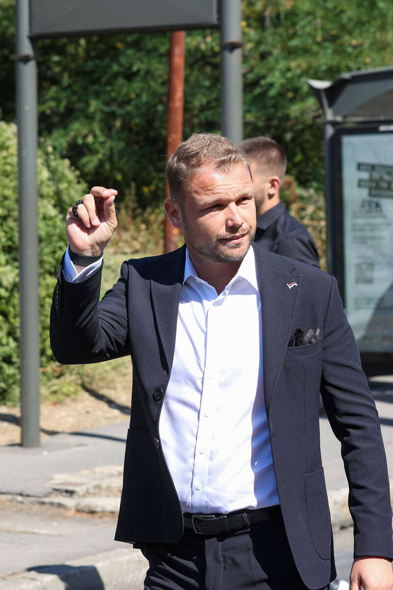 Draško Stanivuković na sahrani Ratka Mladića (2).jpg