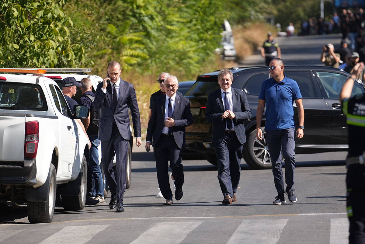 Delegacija Crvene zvezde na sahrani Ratka Mladića (2).jpg