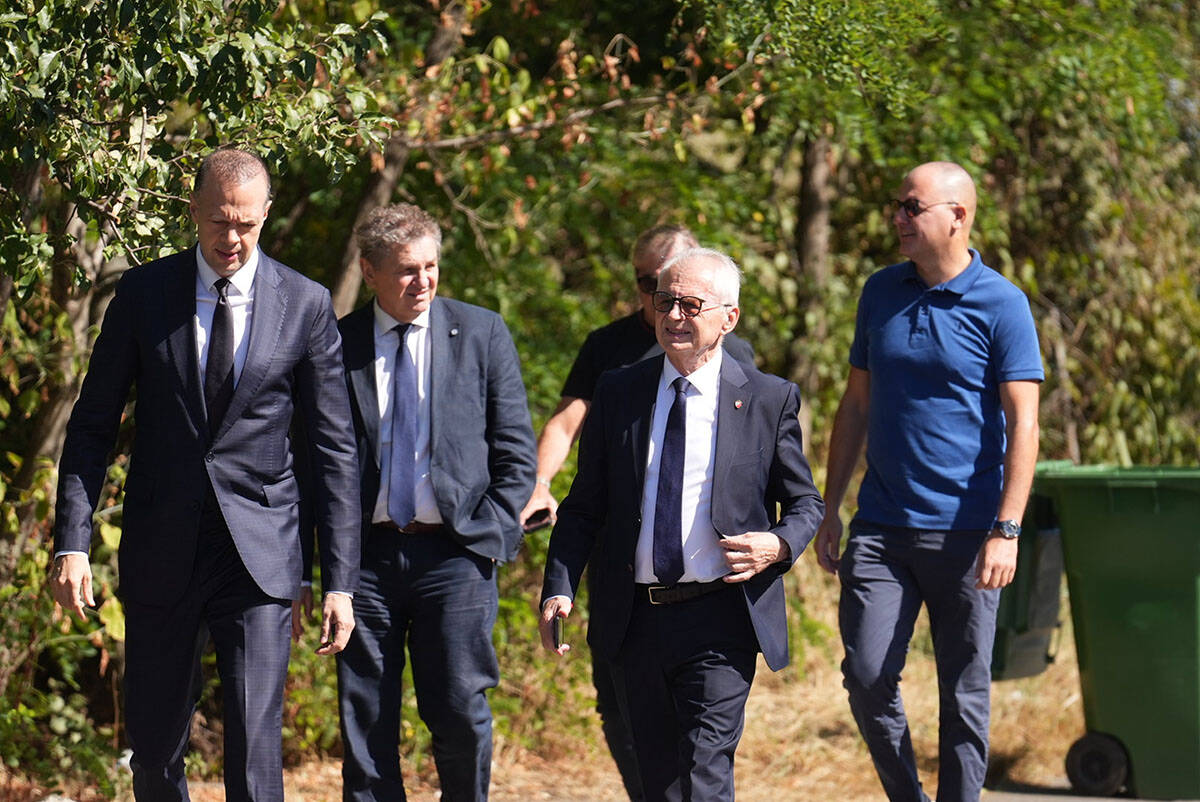 Delegacija Crvene zvezde na sahrani Ratka Mladića (7).jpg