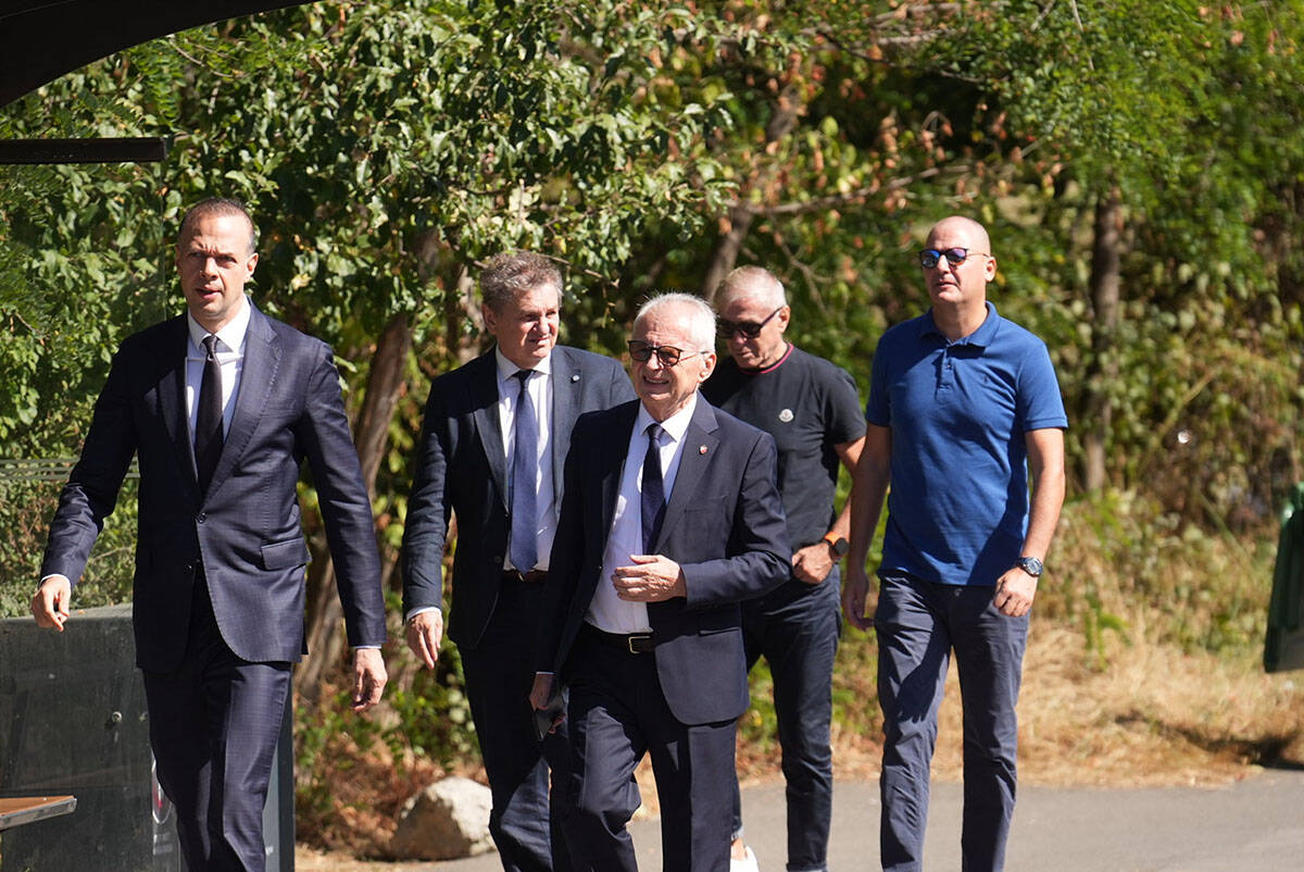 Delegacija Crvene zvezde na sahrani Ratka Mladića (9).jpg