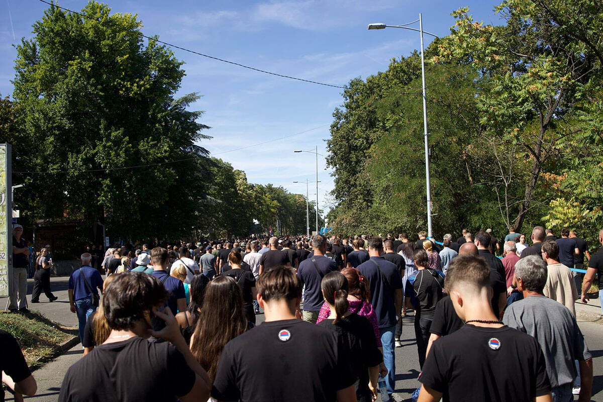 Povorka ka Topčiderskom groblju (1).jpg