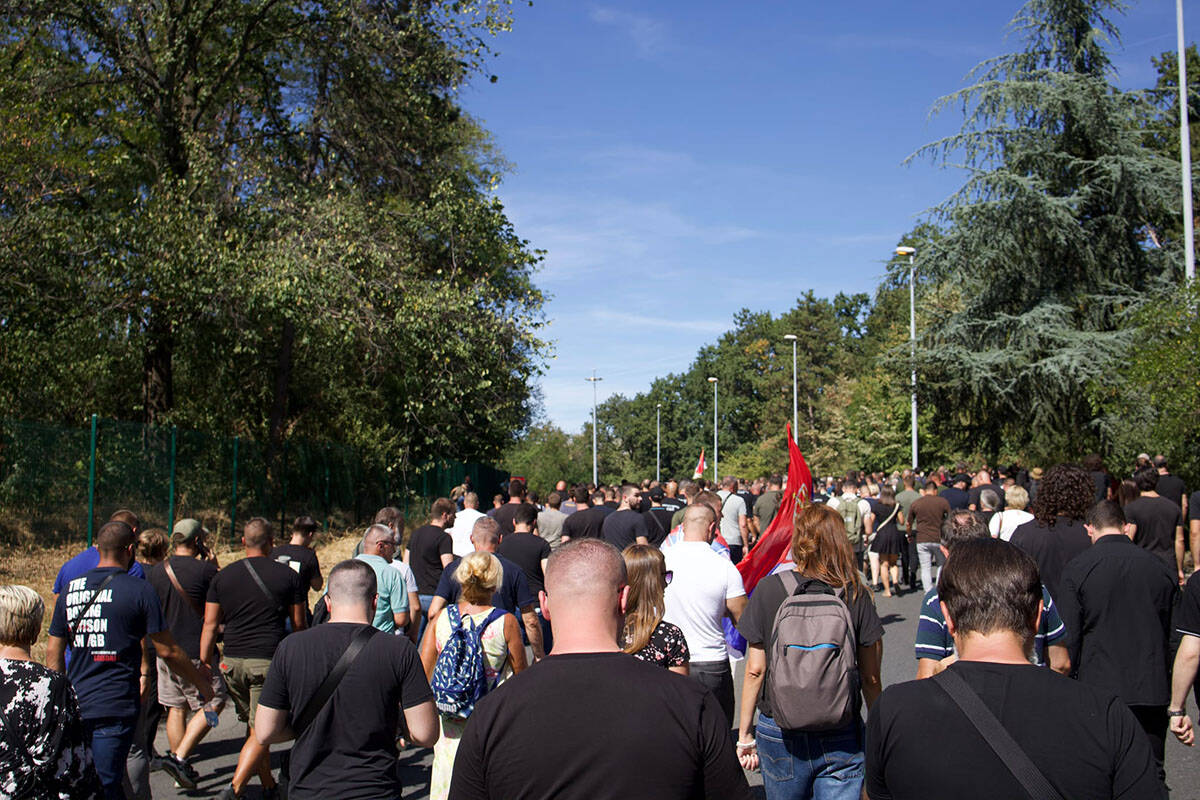 Povorka ka Topčiderskom groblju (10).jpg
