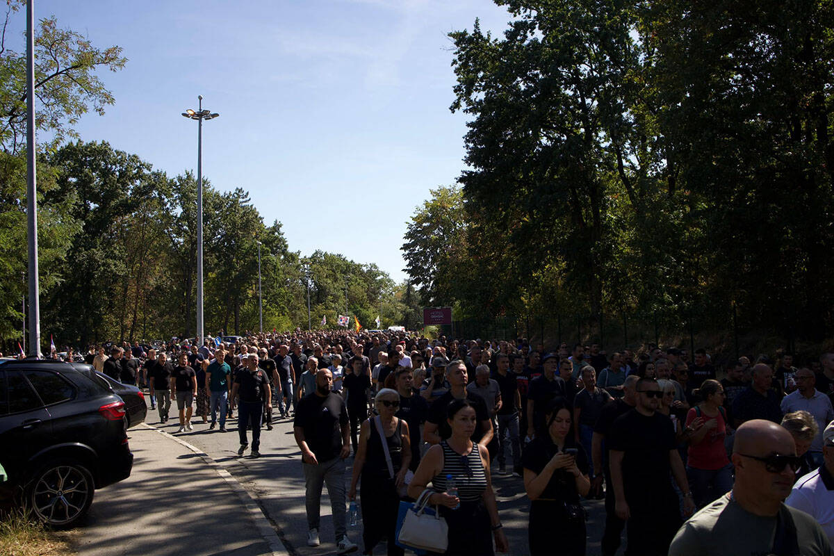 Povorka ka Topčiderskom groblju (11).jpg