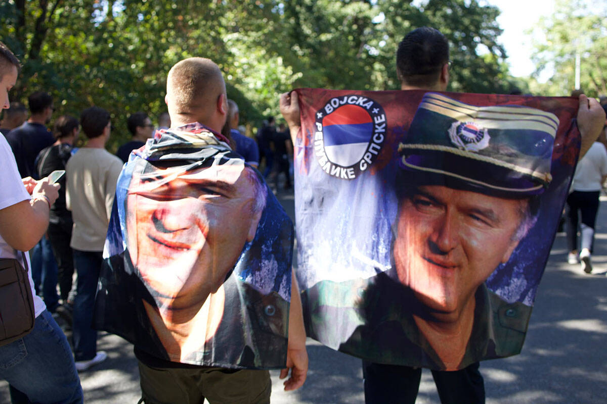 Povorka ka Topčiderskom groblju (14).jpg