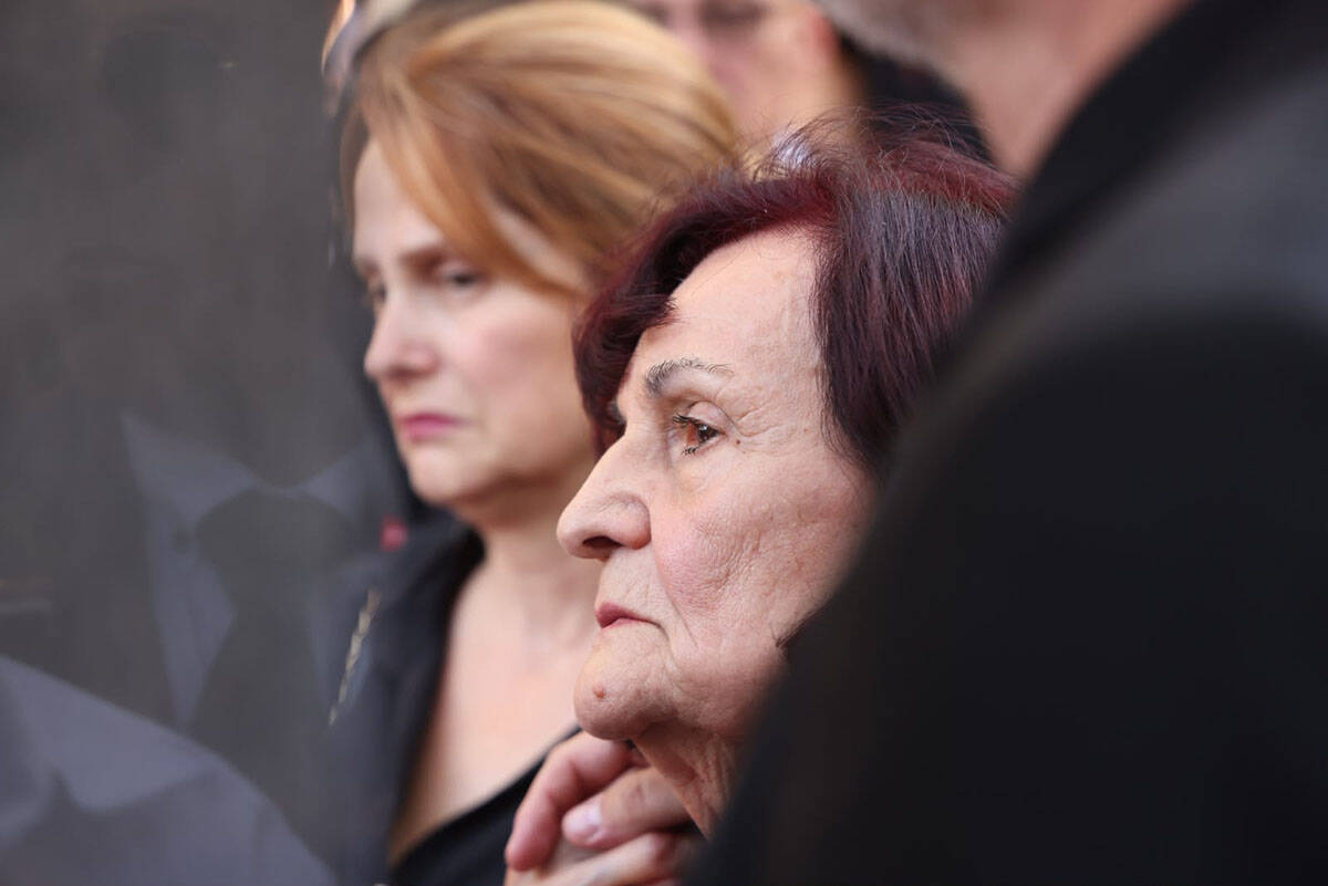Unuk sa njegovom šapkom, unuka sa slikom (11).jpg