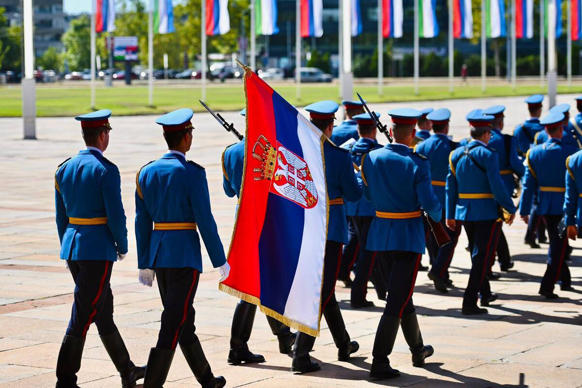 Svečani doček ispred Palate Srbija predsednika Uzbekistana Šavkata Mirzijojeva (2).jpg