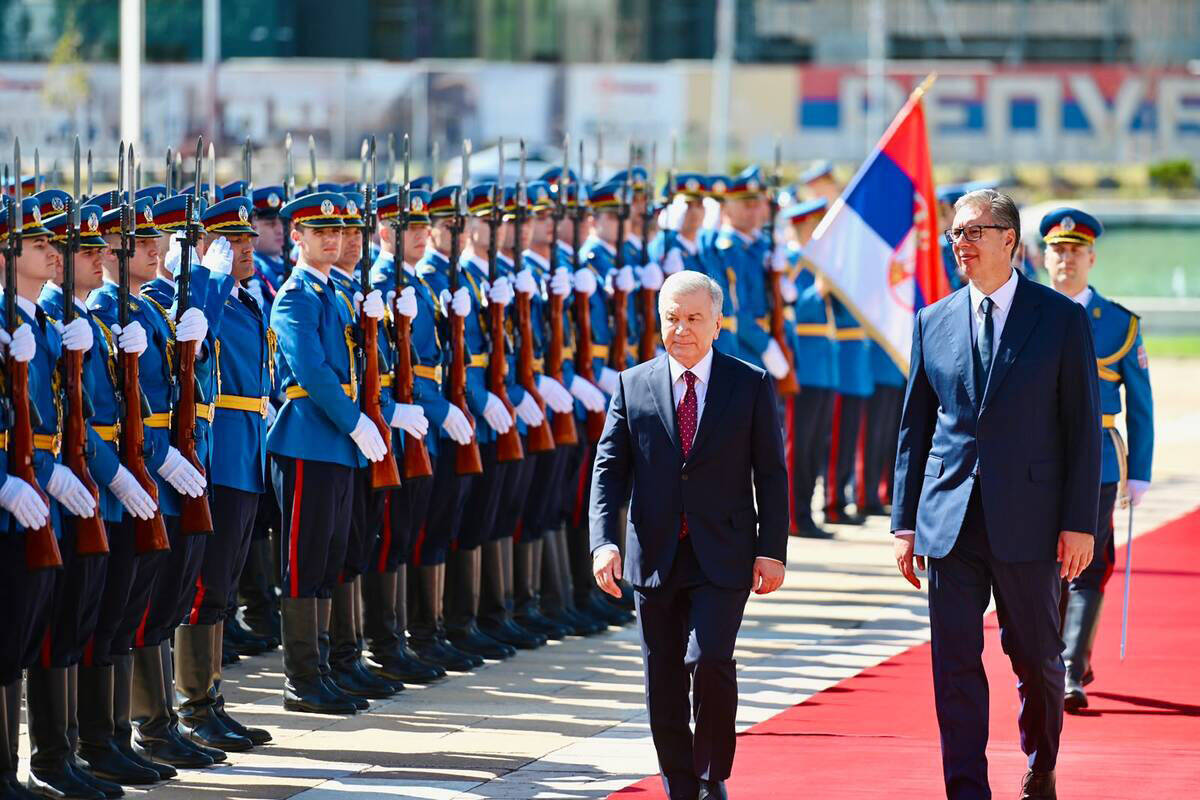 Svečani doček ispred Palate Srbija predsednika Uzbekistana Šavkata Mirzijojeva (6).jpg