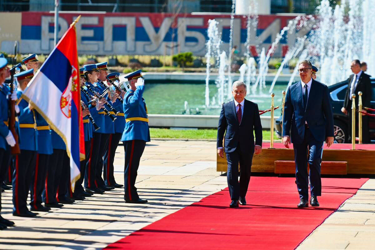 Svečani doček ispred Palate Srbija predsednika Uzbekistana Šavkata Mirzijojeva (9).jpg
