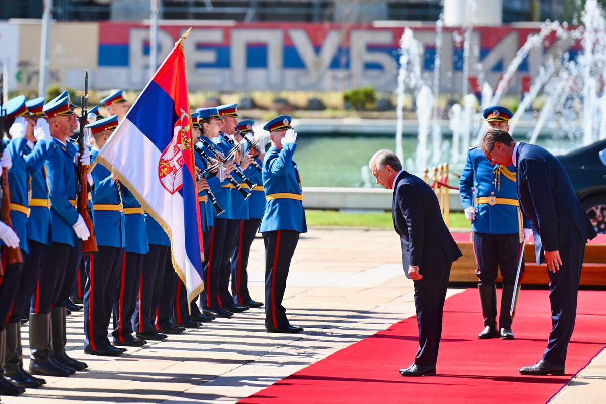 Svečani doček ispred Palate Srbija predsednika Uzbekistana Šavkata Mirzijojeva (11).jpg