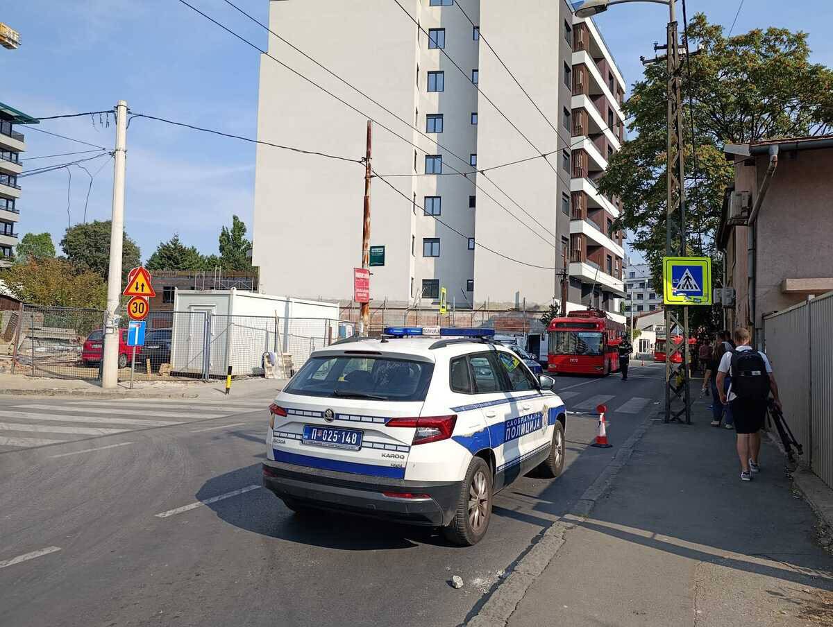 Muškarac pao na trolejbus u Beogradu