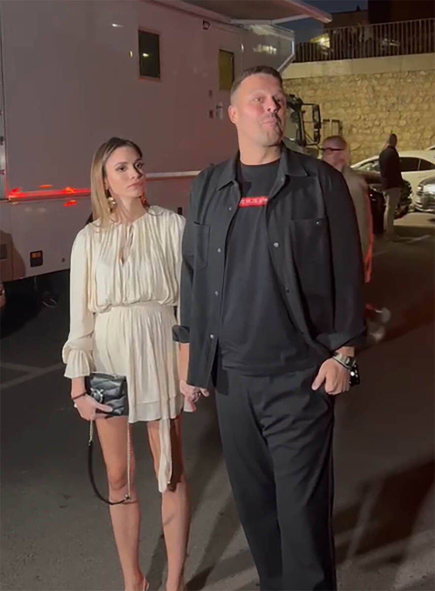 Igor Kojić sa trudnom devojkom Nikolinom 3.jpg