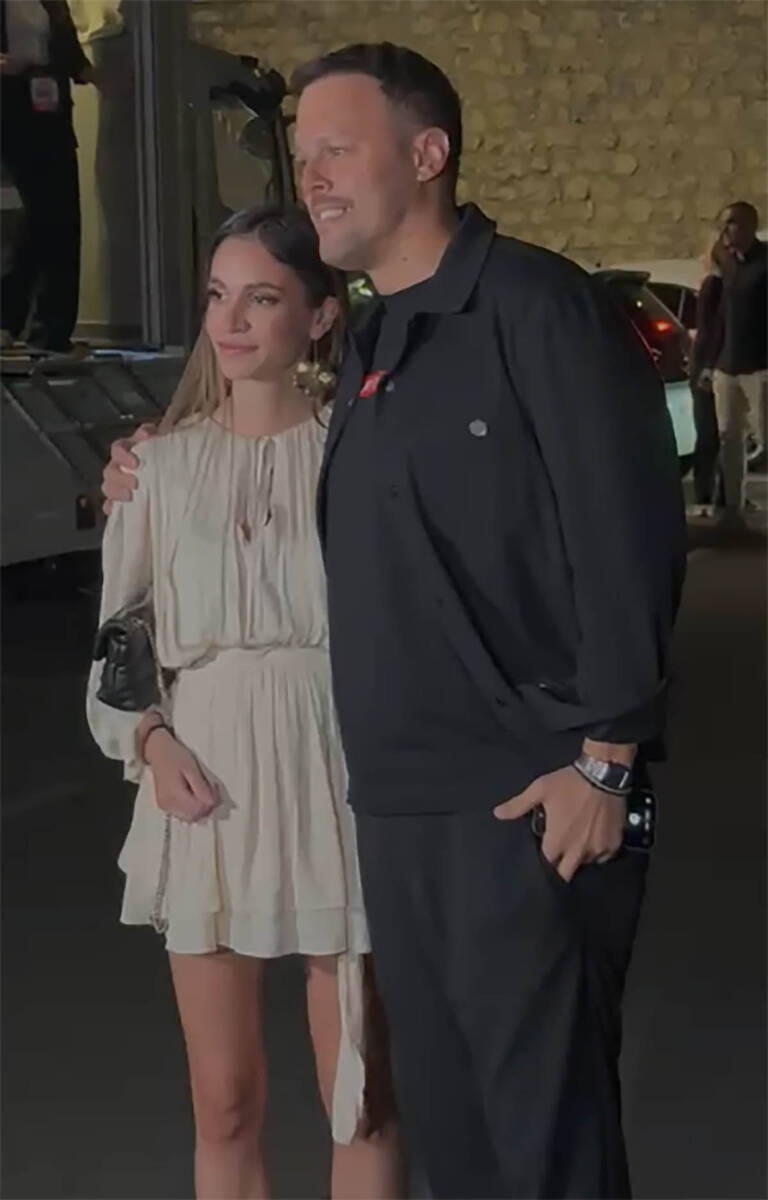 Igor Kojić sa trudnom devojkom Nikolinom 5.jpg