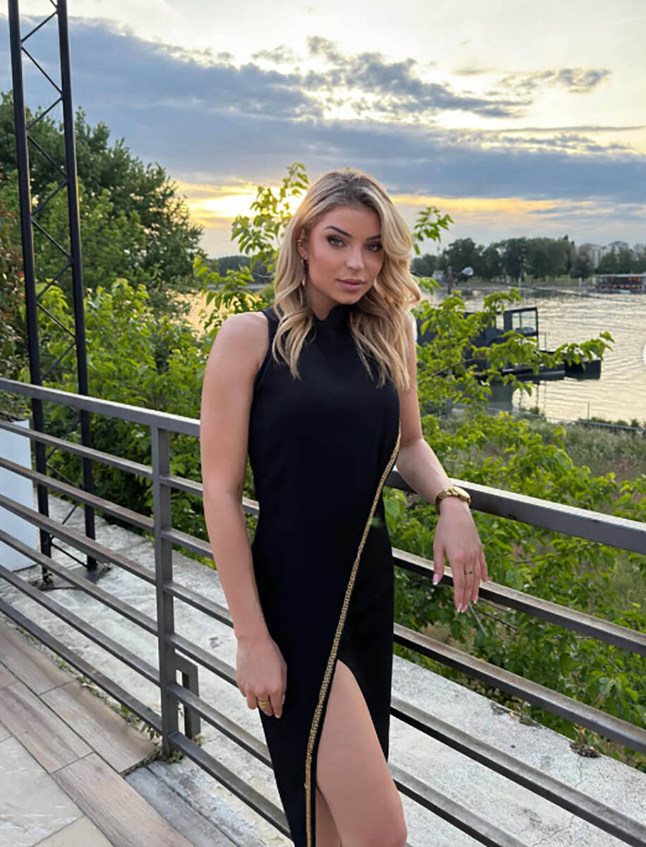 Milica Bulat voditeljka RTS  5.jpg