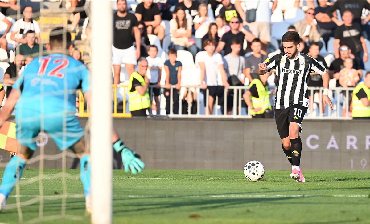 Vojvodina vs Partizan (2).jpg