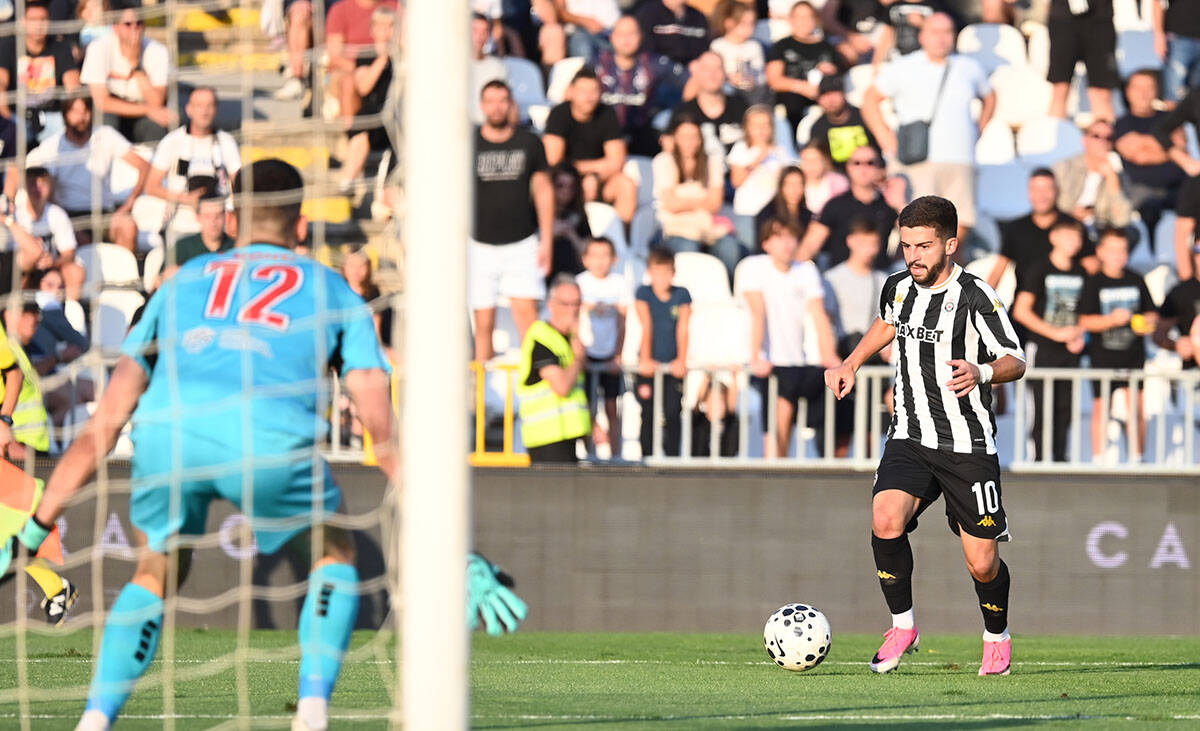 Vojvodina vs Partizan (3).jpg