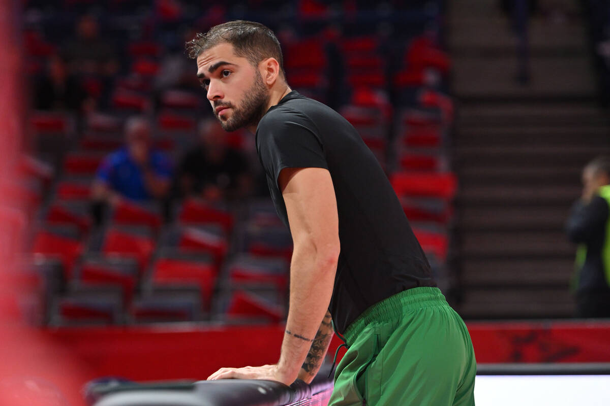 Vasilis Toliopulos na zagrevanju u Beogradskoj areni