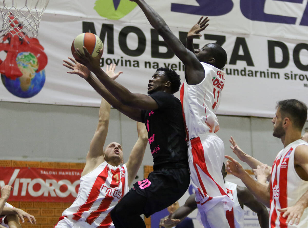Adam Mokoka protiv Crvene zvezde