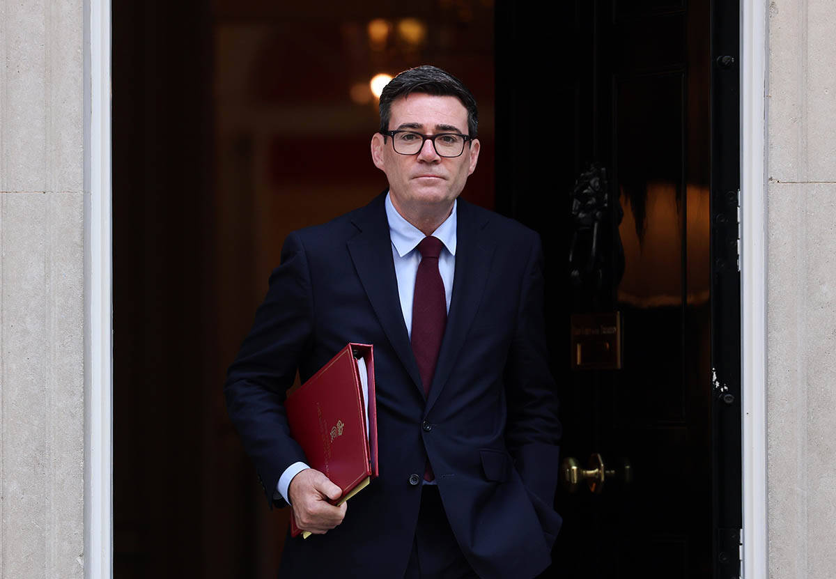 Endi Bernam, premijer Velike Britanije 3.jpg