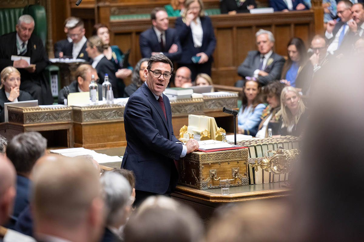 Endi Bernam, premijer Velike Britanije 4.jpg