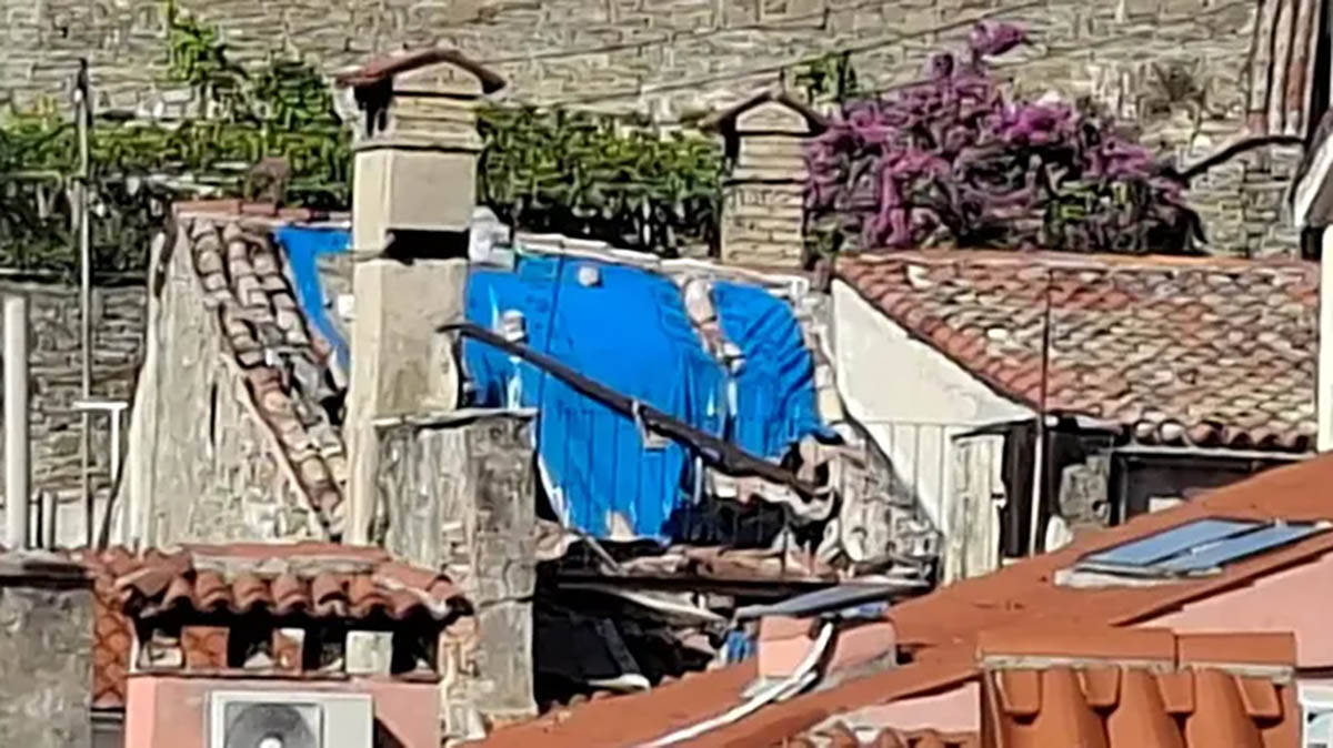 srušio se krov zgrade u Piranu u Sloveniji 1.jpg
